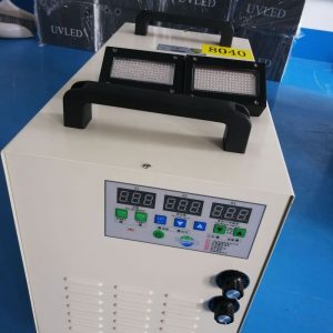 兩個(gè)燈頭_UVLED固化燈面光源,兩個(gè)燈頭并帶壓縮機(jī)制冷。