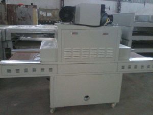 用uv固化機固化uv膠水出來的時候為什么會出現(xiàn)氣泡在里面？